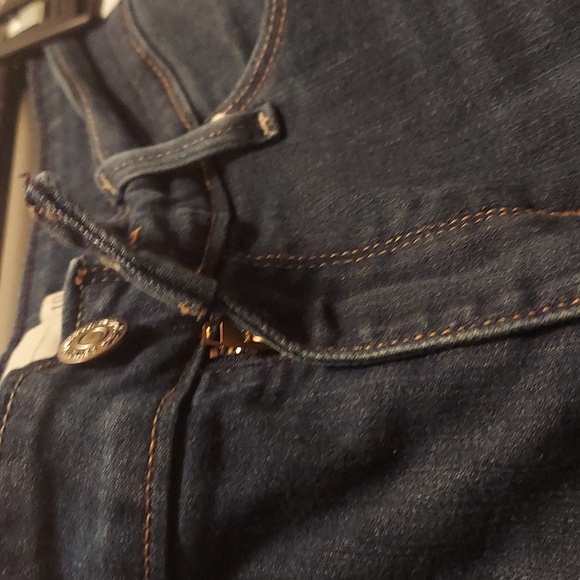 Women's Levi's shorts - Picture 3 of 8